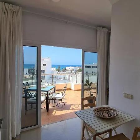 아파트 Charco Terrace - Central & Cozy Apartment 아리시페